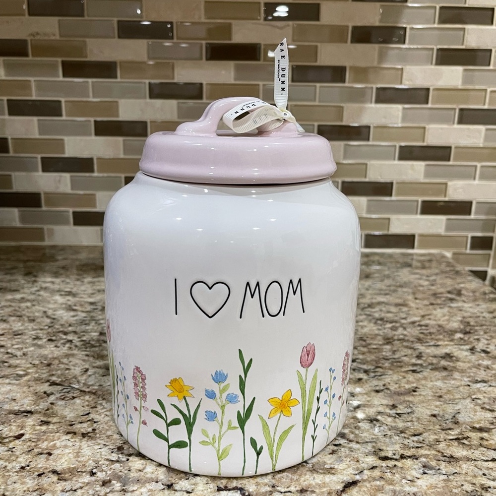 Rae Dunn I love mom canister, new 2022 exclusive release